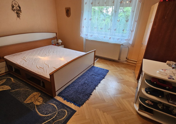 Priestranný rodinný dom s veľkým pozemkom, altánkom a garážou v obci Prakovce, okres Gelnica