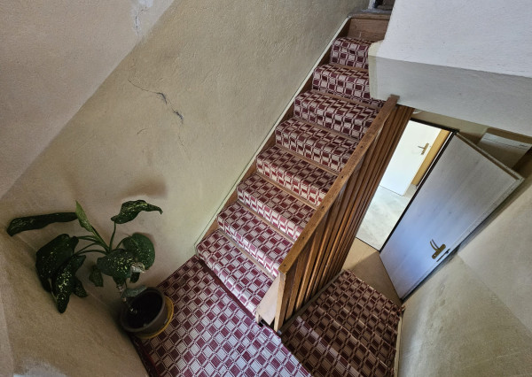 Priestranný rodinný dom s veľkým pozemkom, altánkom a garážou v obci Prakovce, okres Gelnica