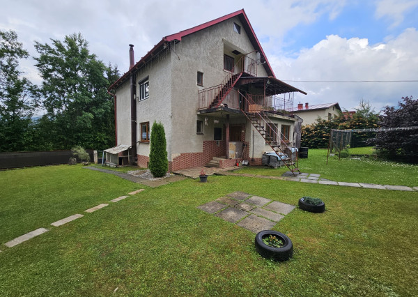 Priestranný rodinný dom s veľkým pozemkom, altánkom a garážou v obci Prakovce, okres Gelnica