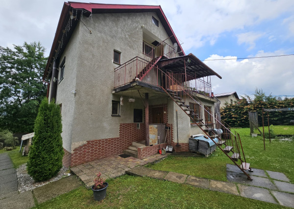 Priestranný rodinný dom s veľkým pozemkom, altánkom a garážou v obci Prakovce, okres Gelnica