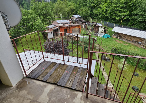 Priestranný rodinný dom s veľkým pozemkom, altánkom a garážou v obci Prakovce, okres Gelnica