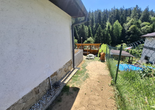 Záhrada s murovanou chatou a altánkom – Levoča