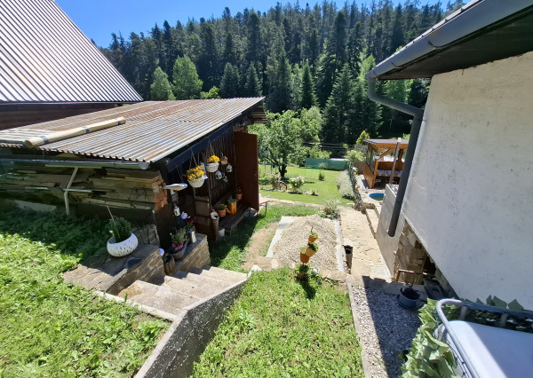 Záhrada s murovanou chatou a altánkom – Levoča