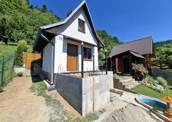 Záhrada s murovanou chatou a altánkom – Levoča
