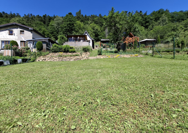 Záhrada s murovanou chatou a altánkom – Levoča