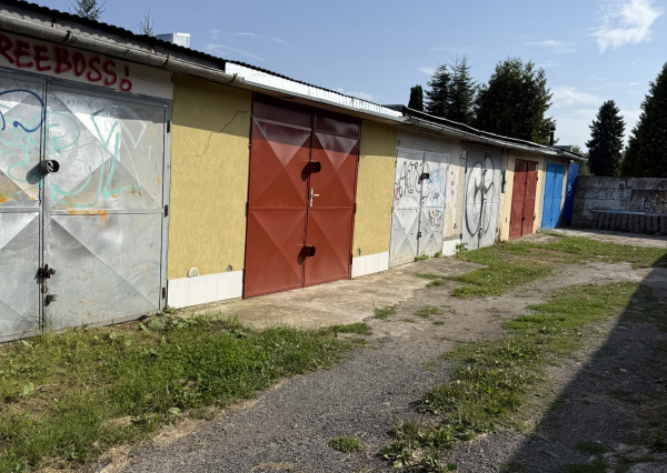Garáž v blízkosti centra mesta Sp. Nová Ves