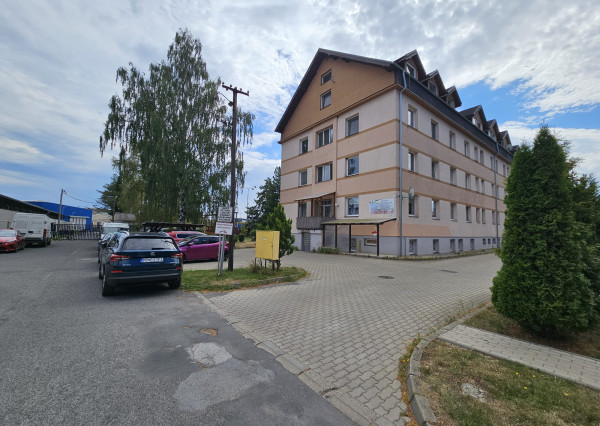 Rozsiahly obchodný priestor s výmerou 284 m², Poprad
