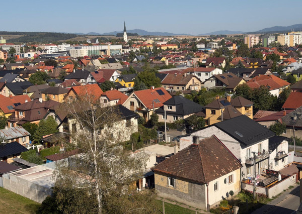 Byt 1+1 s dvoma loggiami, sídl. Mier, Sp. Nová Ves