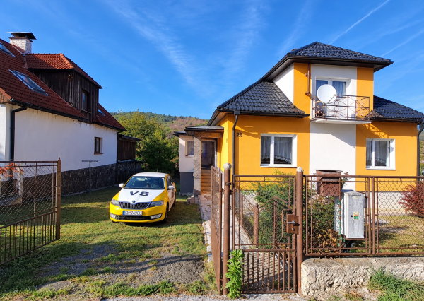 Rodinný dom na okraji mesta Krompachy s veľkou záhradou