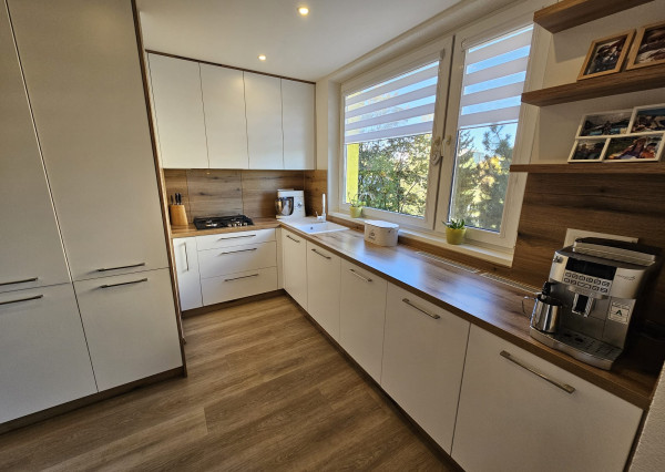 Moderný 3-izbový byt s balkónom po kompletnej rekonštrukcii - sídlisko Mier, Spišská Nová Ves