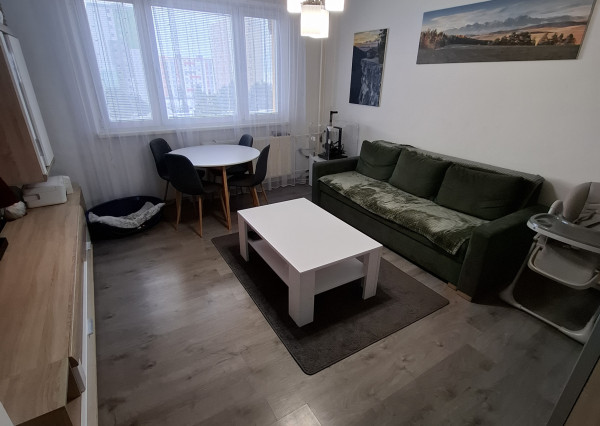 prerobený 3-izbový byt s loggiou na sídlisku Západ 1