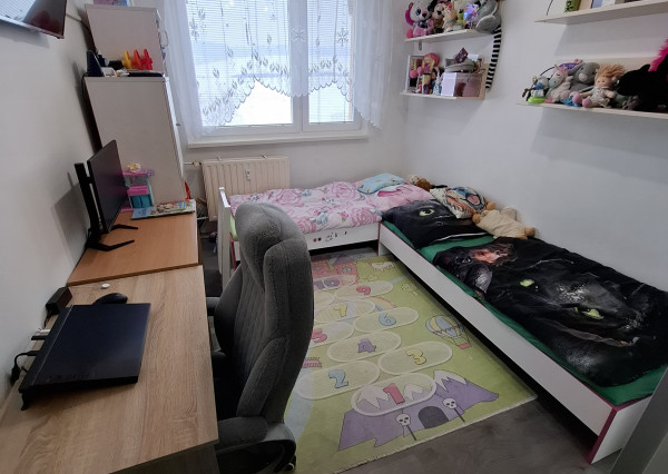 prerobený 3-izbový byt s loggiou na sídlisku Západ 1