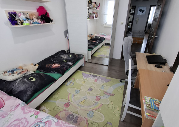 prerobený 3-izbový byt s loggiou na sídlisku Západ 1