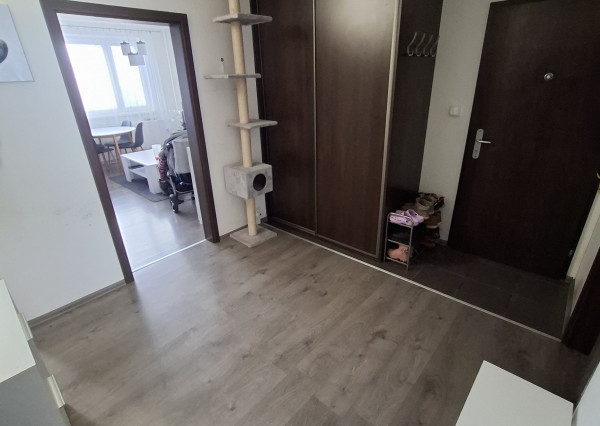 prerobený 3-izbový byt s loggiou na sídlisku Západ 1