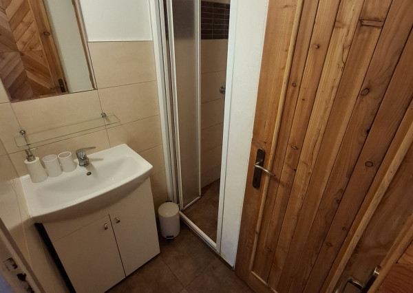 prerobená chata na celoročné bývanie v Poráčskej doline