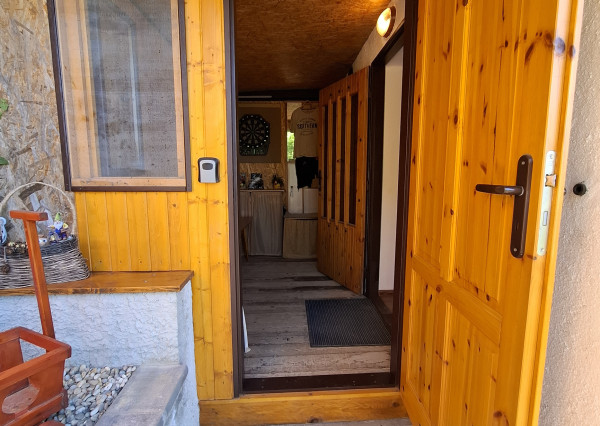 Záhrada s murovanou chatou a altánkom – Levoča