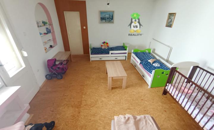 6- izbový rodinný dom 2164 m2, Záhor - fotografia 11
