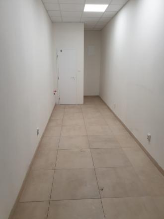 Prenájom obchodných priestorov v OC DRUŽBA na sídlisku Tarča, Spišská Nová Ves - fotografia 1