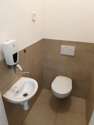 Prenájom obchodných priestorov v OC DRUŽBA na sídlisku Tarča, Spišská Nová Ves - fotografia 2