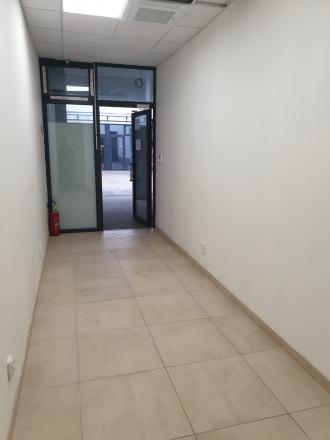 Prenájom obchodných priestorov v OC DRUŽBA na sídlisku Tarča, Spišská Nová Ves - fotografia 3