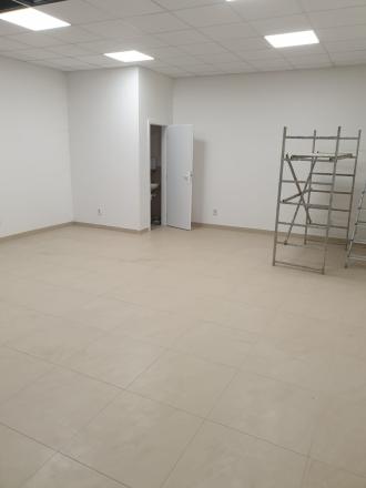 Prenájom obchodných priestorov v OC DRUŽBA na sídlisku Tarča, Spišská Nová Ves - fotografia 2