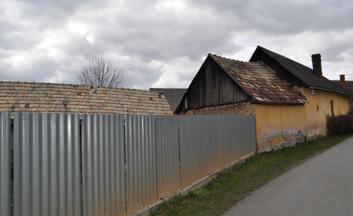 Pozemok so starším domom v obci Letanovce - fotografia 9