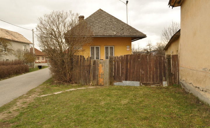 Pozemok so starším domom v obci Letanovce - fotografia 10