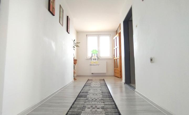 VÝRAZNE ZNÍŽENÁ CENA -Veľkorysý 5. izbový dom, Žbince - fotografia 12