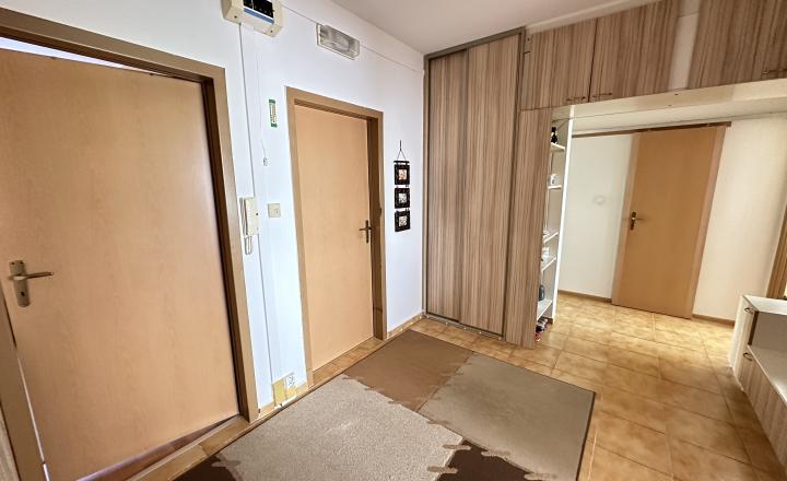 Znížená cena - Byt 4+1 s loggiou na sídl. Mier, Spišská Nová Ves - fotografia 9