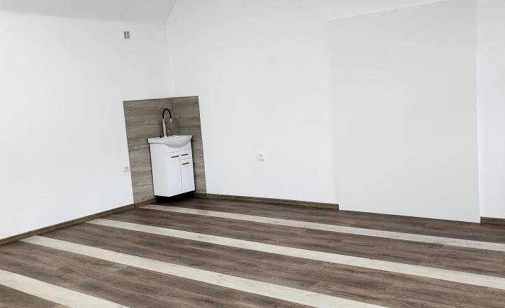 Prenájom komerčných nebytových priestorov v Sp. Novej Vsi - fotografia 1