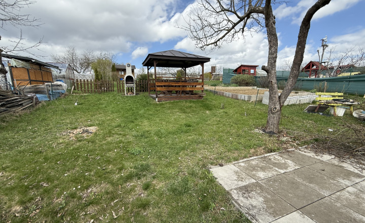 Záhradka s chatkou na sídl. Tarča, Sp. Nová Ves - fotografia 16