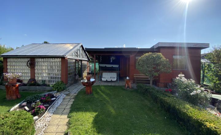 Ponúkame na predaj záhradu s chatkou v pri sídlisku Mier. - fotografia 1