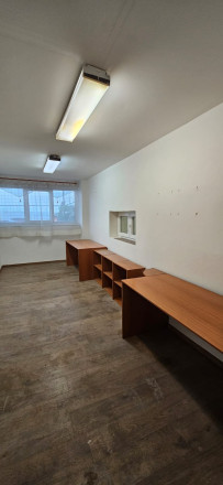 Prenájom haly s kanceláriou, Radlinského ulica, Spišská Nová Ves - fotografia 5
