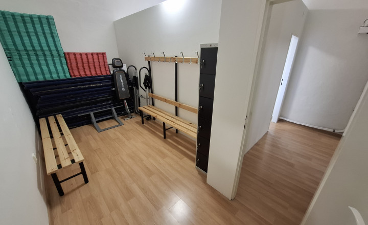 Priestory na prenájom priamo na námestí – Spišská Nová Ves - fotografia 15