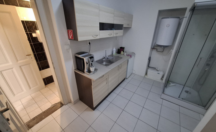 Priestory na prenájom priamo na námestí – Spišská Nová Ves - fotografia 18