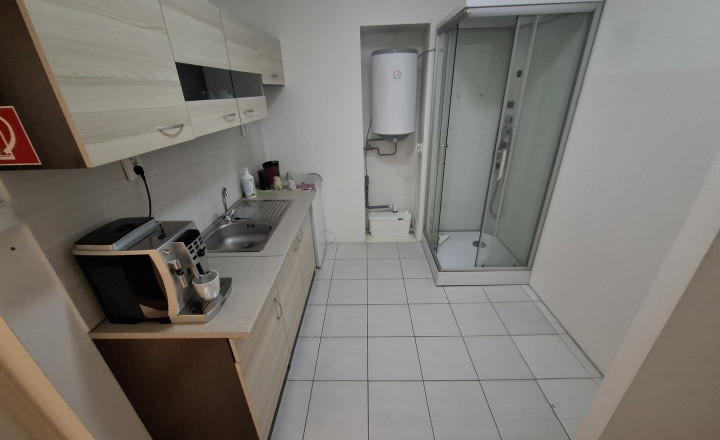 Priestory na prenájom priamo na námestí – Spišská Nová Ves - fotografia 19