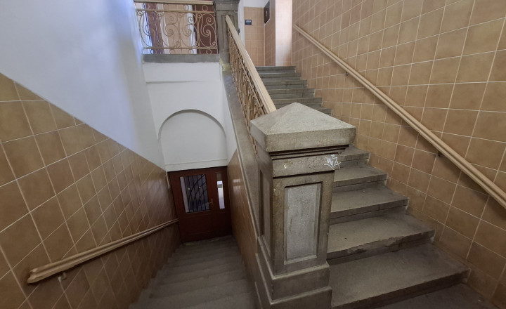 Priestory na prenájom priamo na námestí – Spišská Nová Ves - fotografia 23