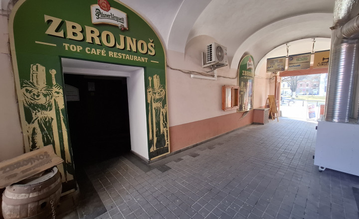 Priestory na prenájom priamo na námestí – Spišská Nová Ves - fotografia 24