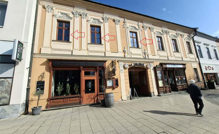 Priestory na prenájom priamo na námestí – Spišská Nová Ves - fotografia 2