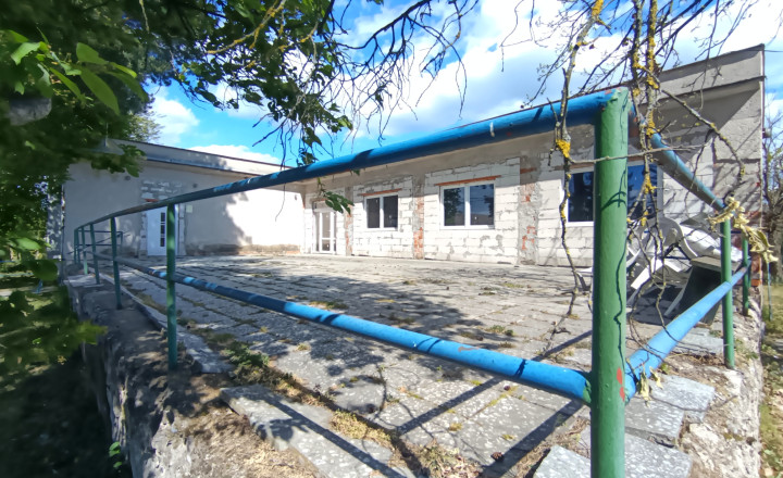 Super cena - Investičná budova na podnikanie, 1590 m2, Sejkov - fotografia 1