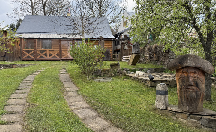 Rodinný domček s ďalšou samostatnou bytovou jednotkou - fotografia 1