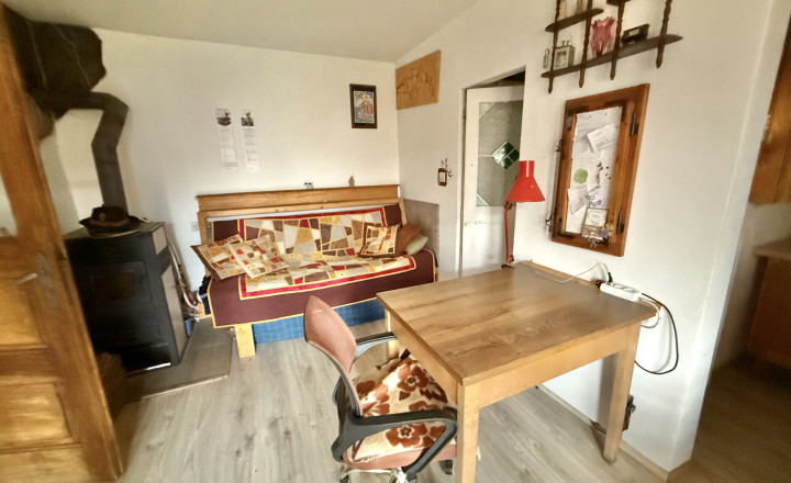 Rodinný domček s ďalšou samostatnou bytovou jednotkou - fotografia 11