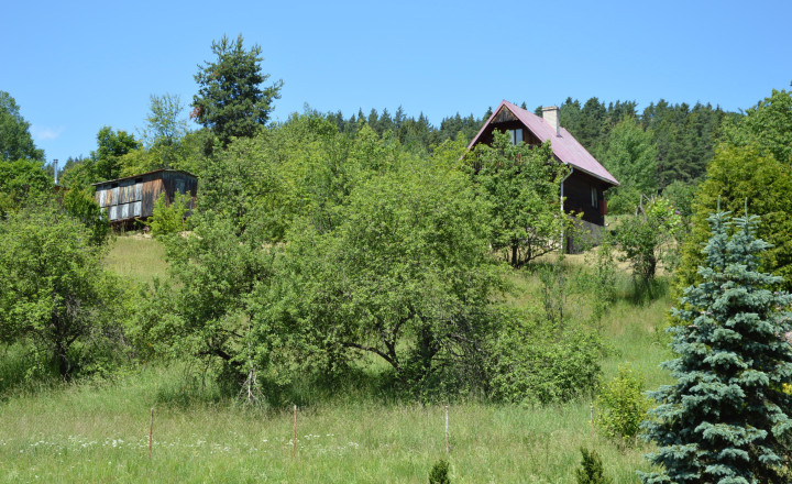 Pozemok s drevenicou v lokalite Jamnický Mlyn - fotografia 1