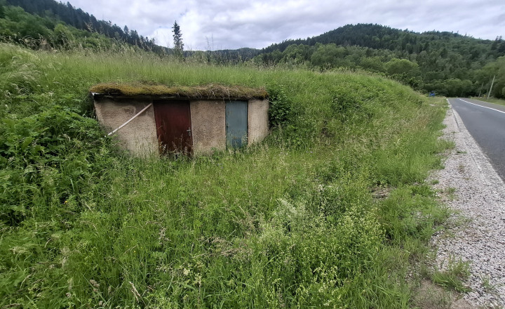 Zaujímavý pozemok medzi Hnilčíkom a Nálepkovom - fotografia 5
