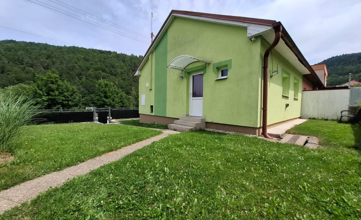 Útulný rodinný dom so záhradou v obci Rudňany - fotografia 28