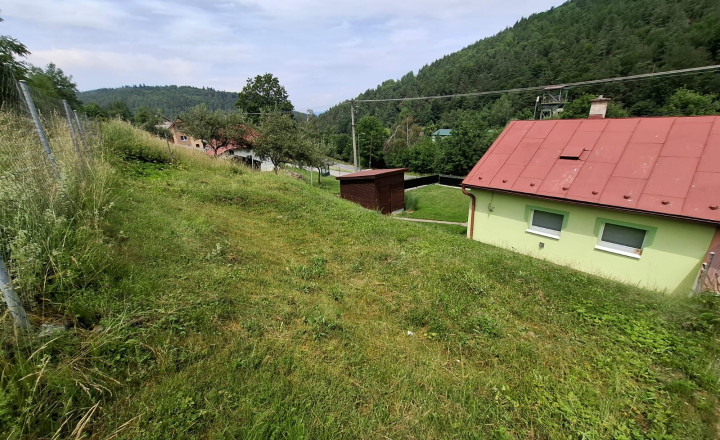 Útulný rodinný dom so záhradou v obci Rudňany - fotografia 32