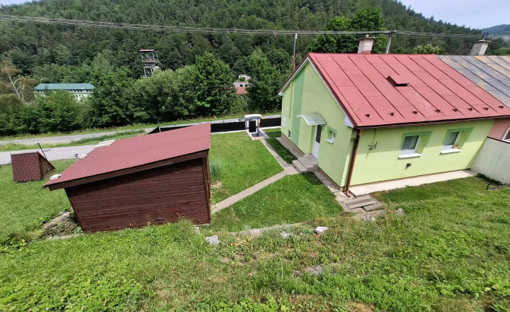 Útulný rodinný dom so záhradou v obci Rudňany - fotografia 33