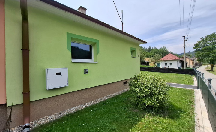 Útulný rodinný dom so záhradou v obci Rudňany - fotografia 30