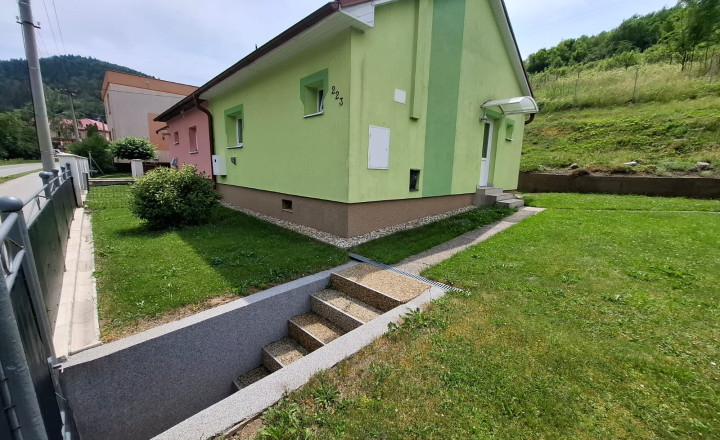 Útulný rodinný dom so záhradou v obci Rudňany - fotografia 1