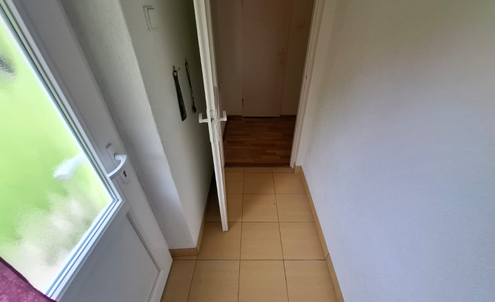 Útulný rodinný dom so záhradou v obci Rudňany - fotografia 20